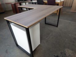 Sizwe1 Steel fame Desk10